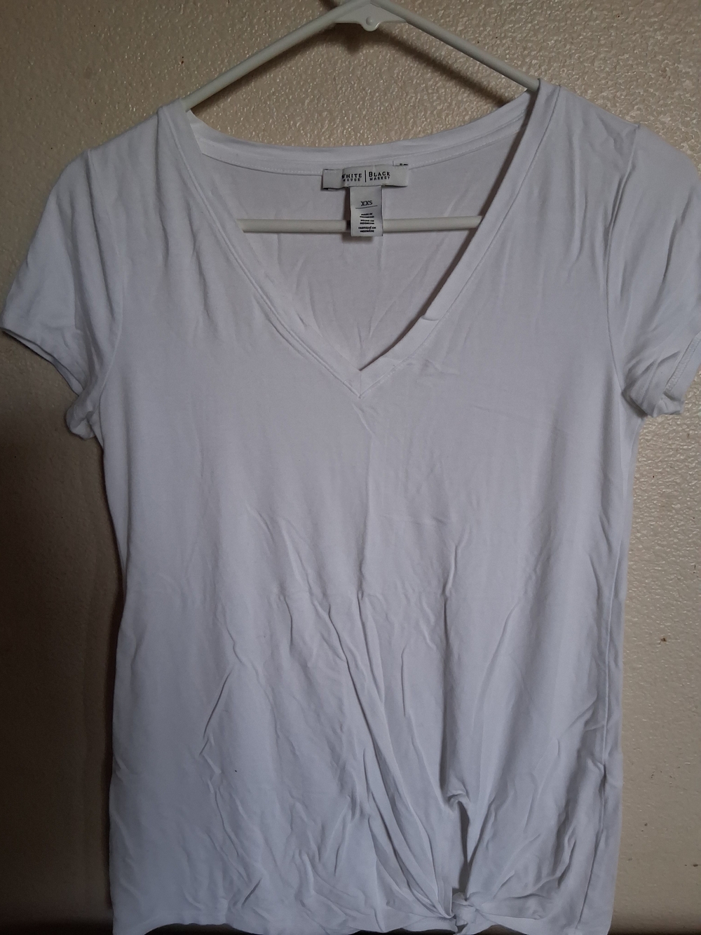 White House Black Market White V-Neck Twist Front Tee Sz XXS